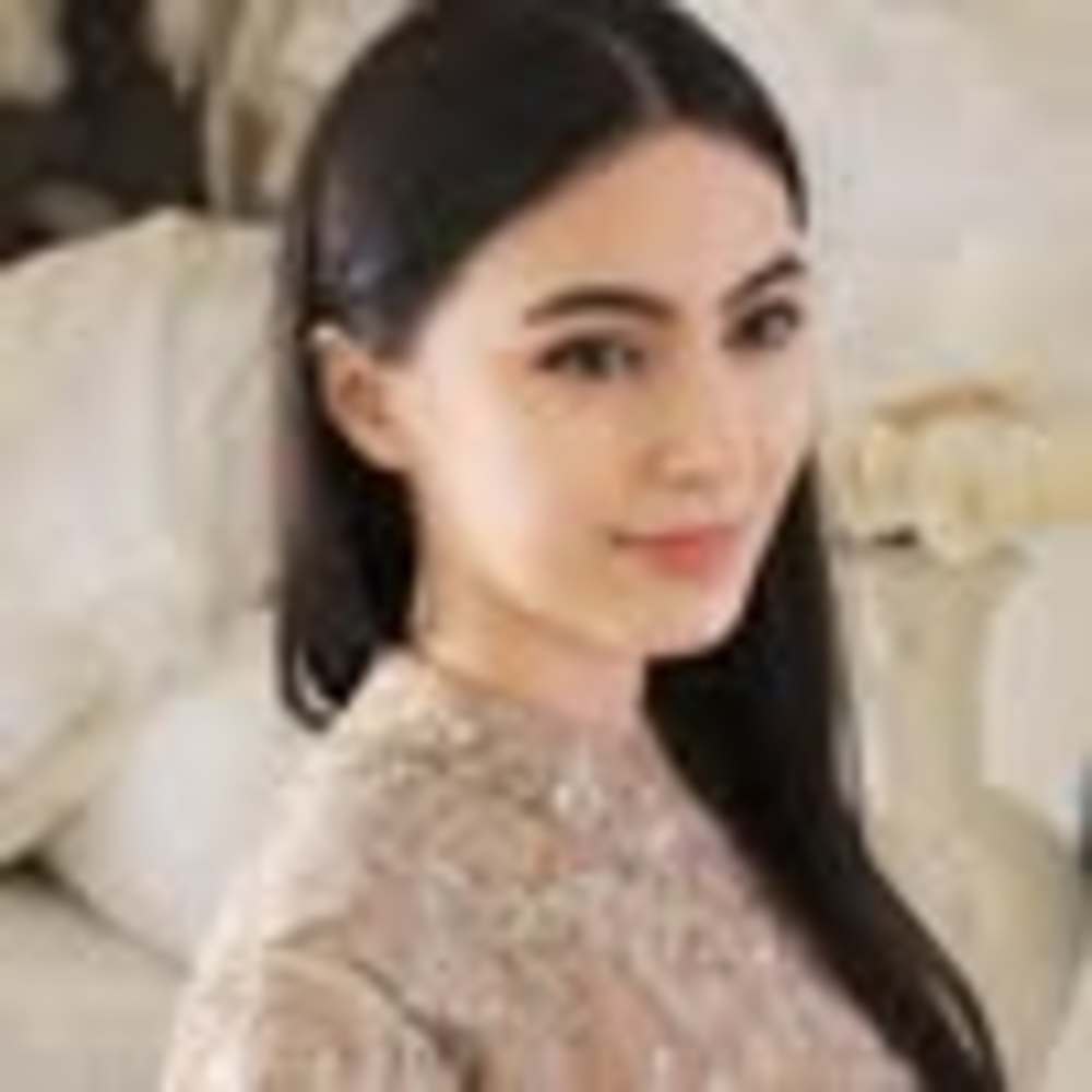 Meet your Posher, Emanuela